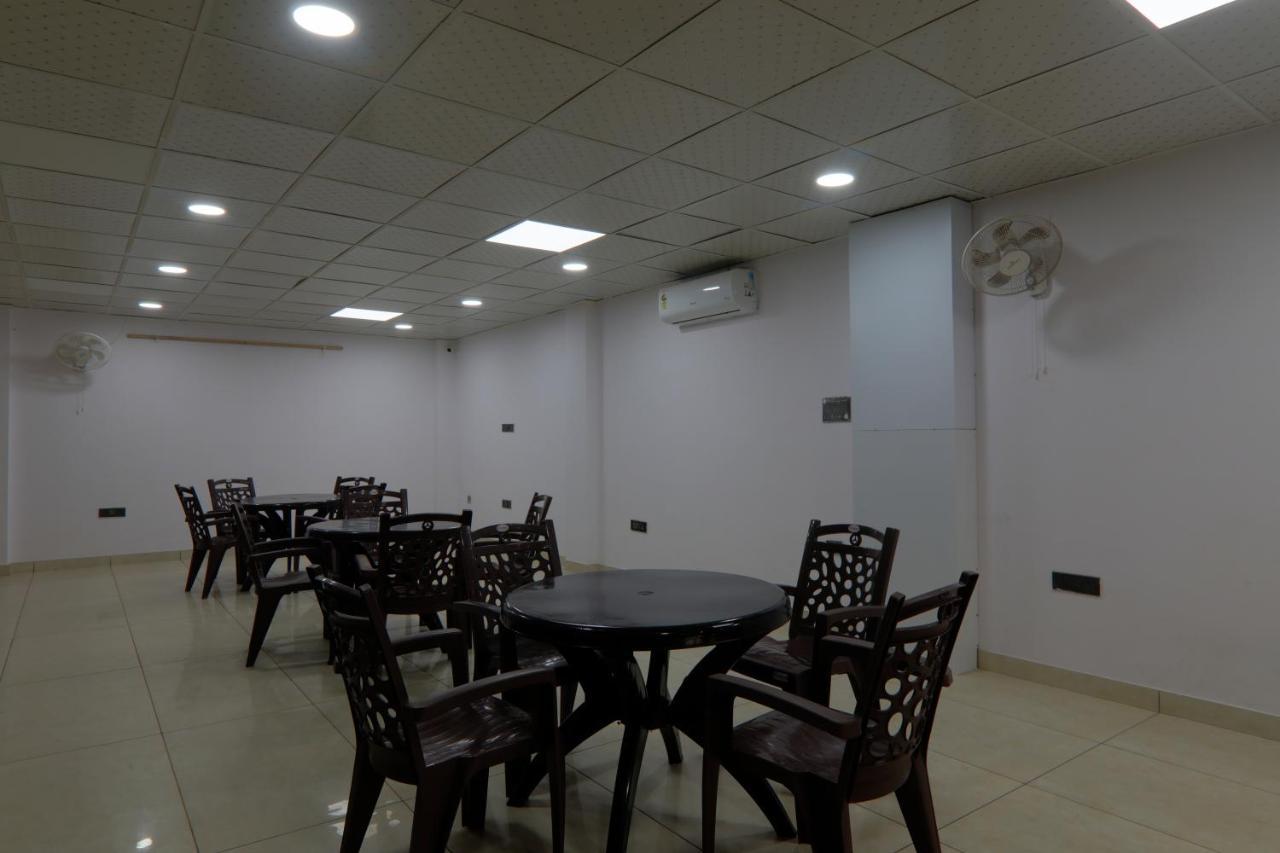 Отель Shri Tirupati Residency Лакхнау Экстерьер фото