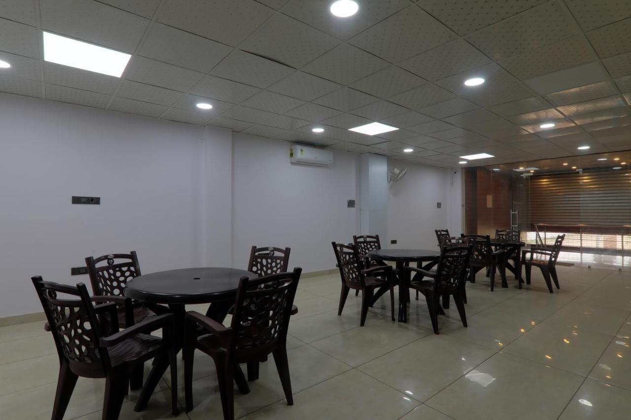 Отель Shri Tirupati Residency Лакхнау Экстерьер фото